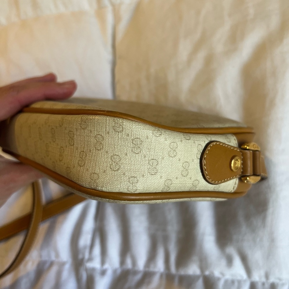 Authenticated Vintage Gucci GG Coated Canvas Leather Crossbody 007•59•0095 - Picture 4 of 16